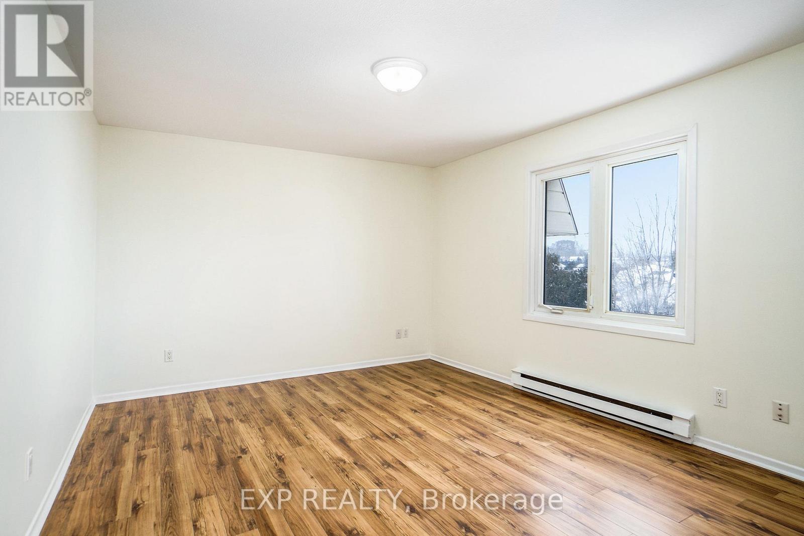 875 Laurier Street — photo 15