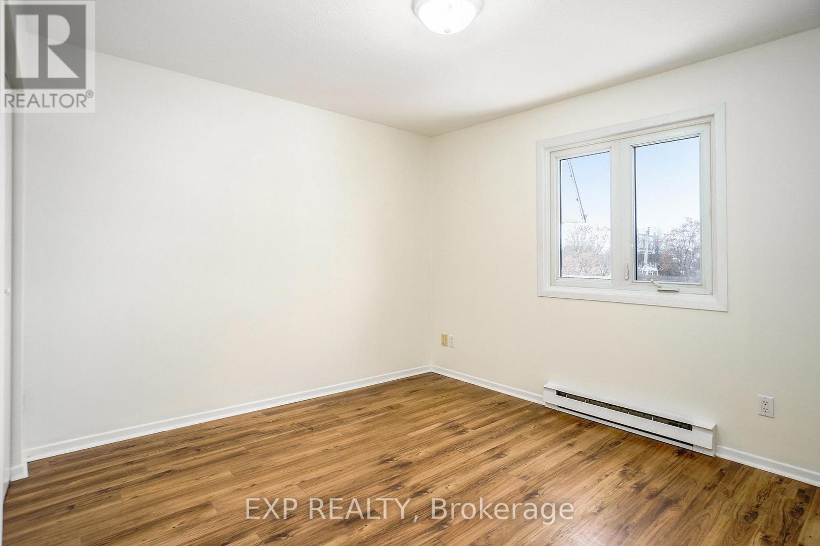 875 Laurier Street — photo 17