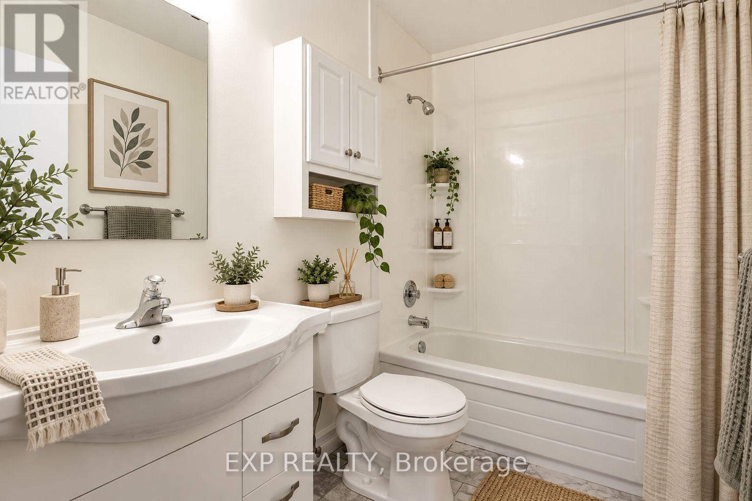 875 Laurier Street — photo 18