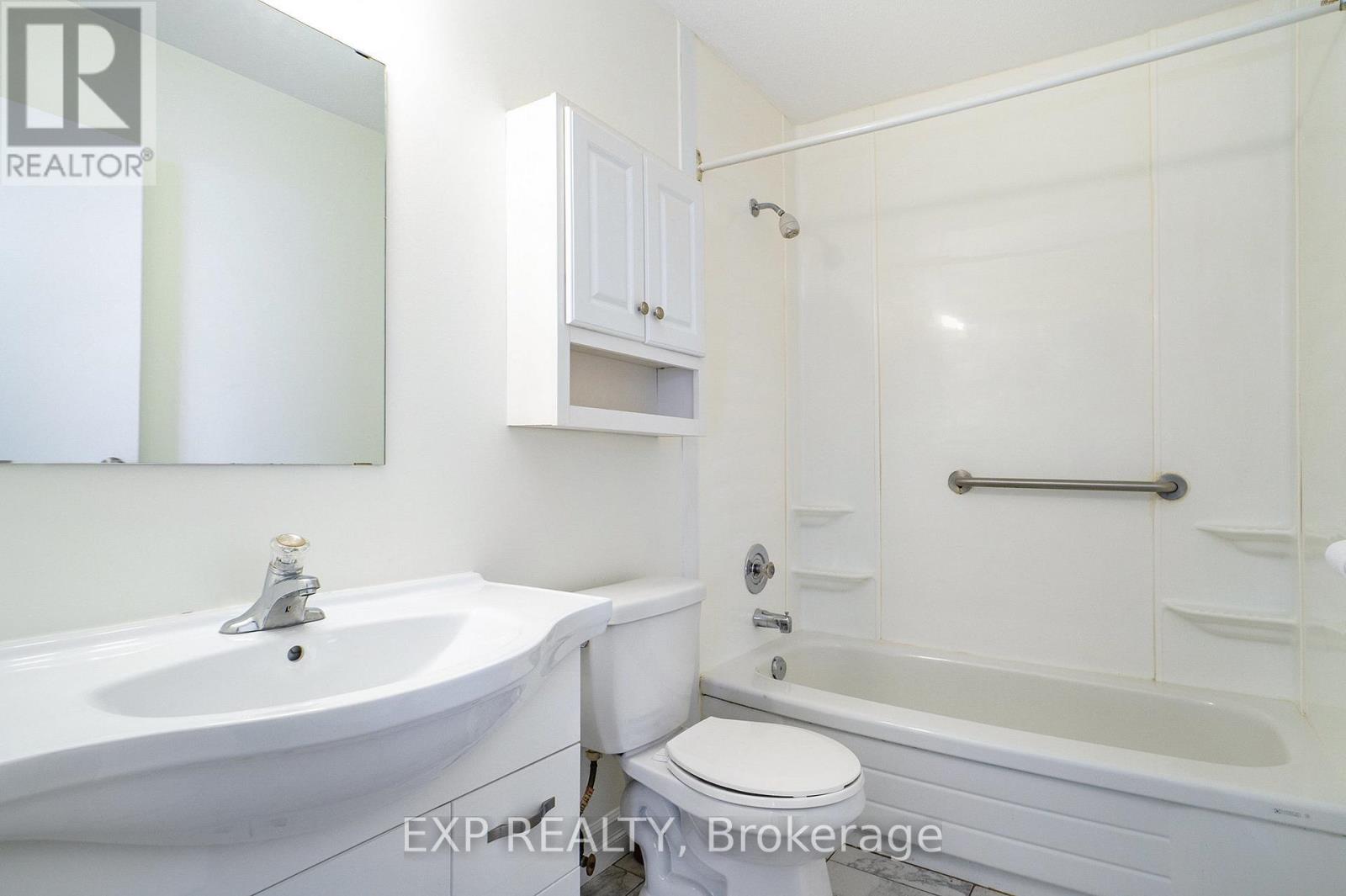 875 Laurier Street — photo 19