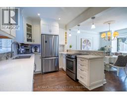 38 Yonge Boulevard, Toronto, ON M5M3G5 Photo 20
