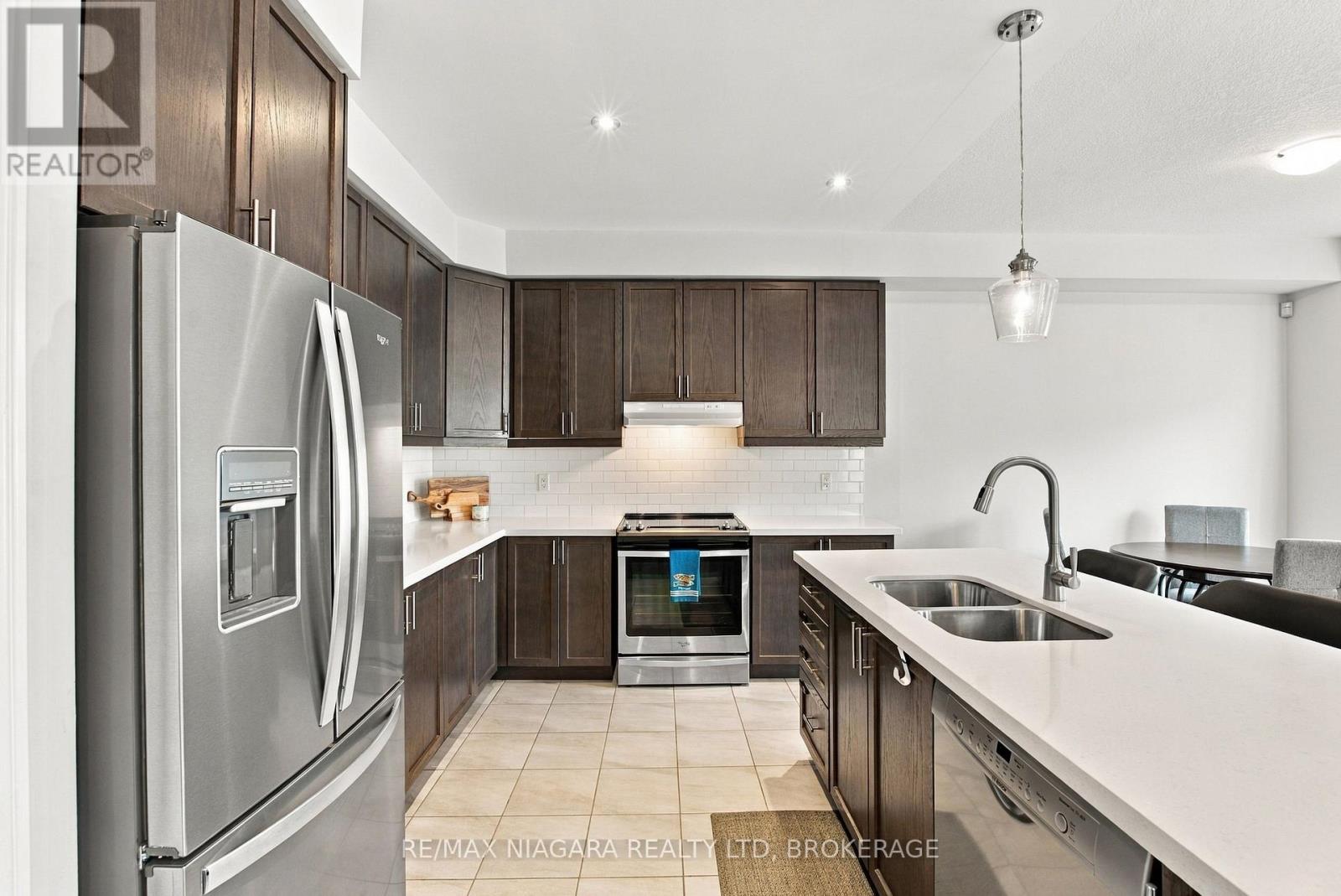 46 PINOT CRESCENT - 12