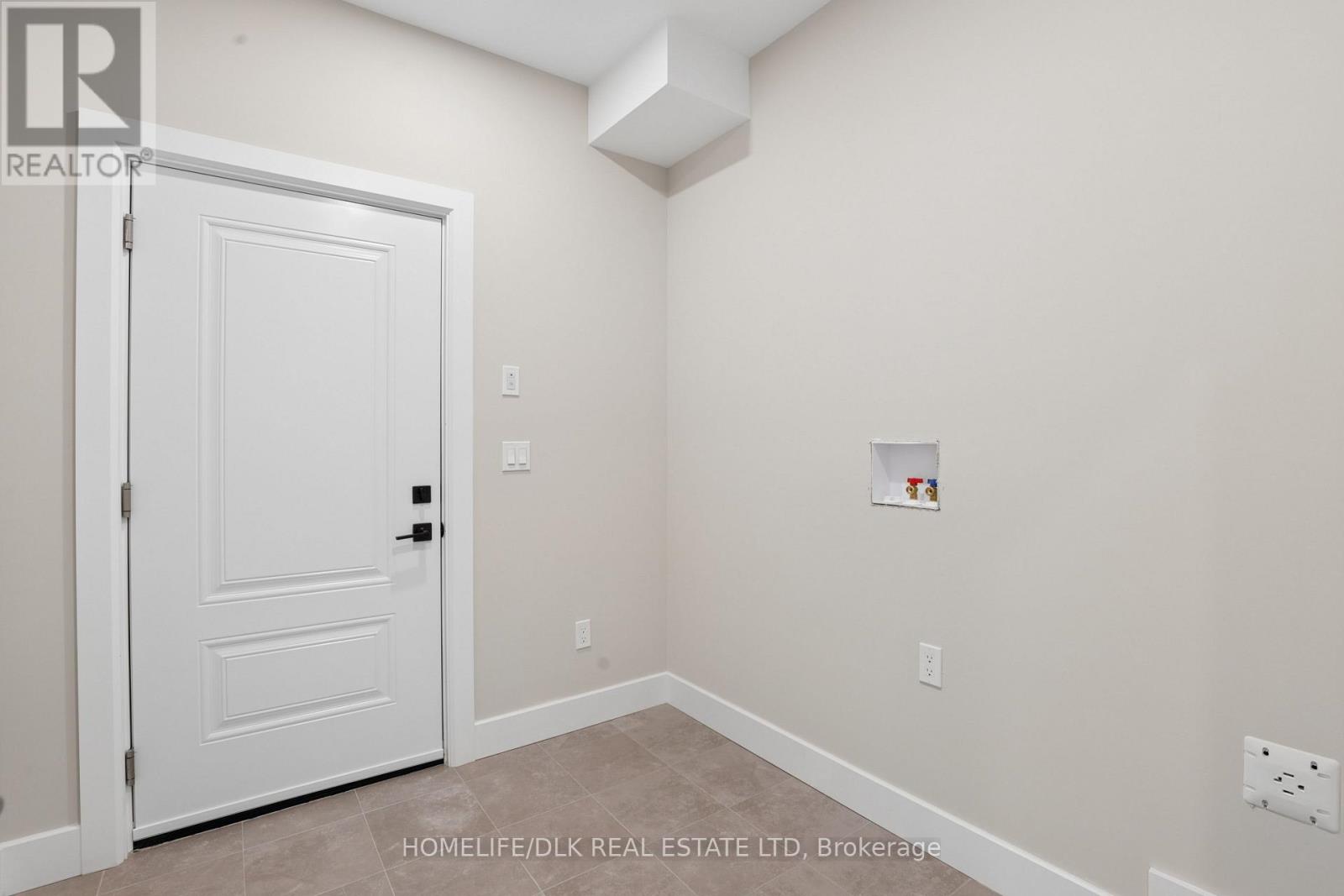 1009 Dobbie Street — photo 10