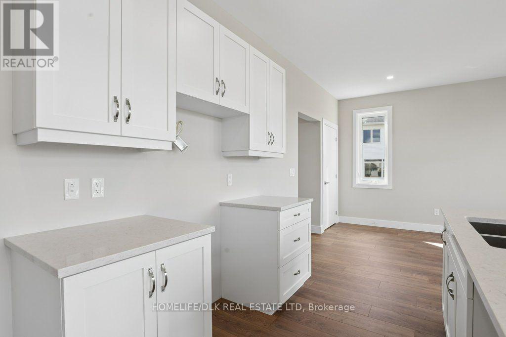 1013 Dobbie Street — photo 17