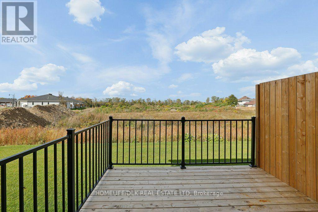 1013 Dobbie Street — photo 20