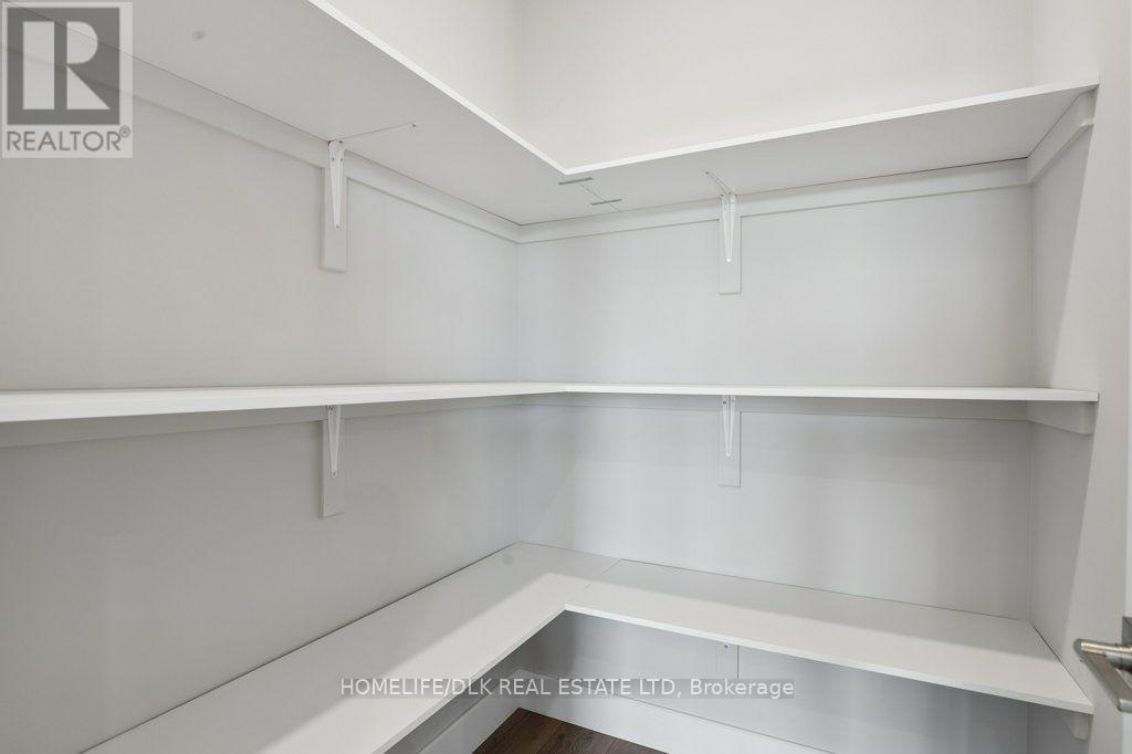 1013 Dobbie Street — photo 21