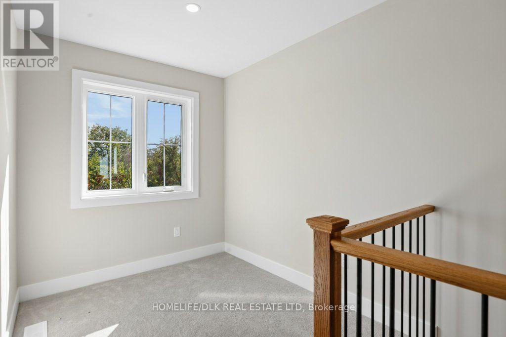 1013 Dobbie Street — photo 22