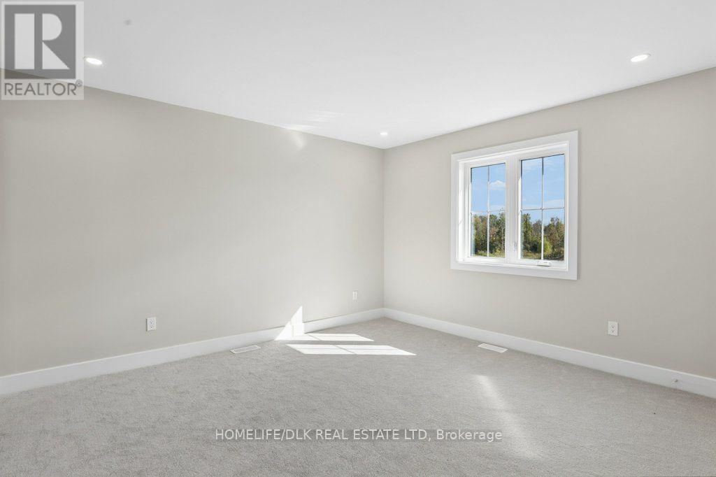 1013 Dobbie Street — photo 23