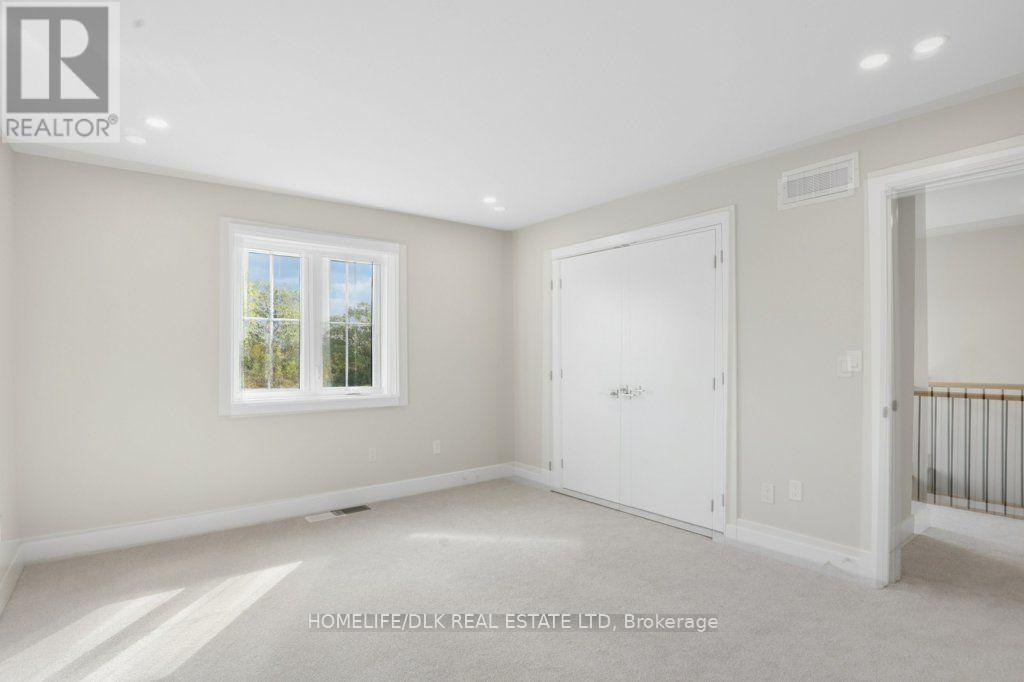 1013 Dobbie Street — photo 24