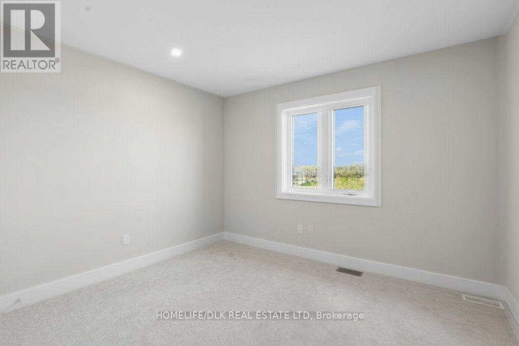 1013 Dobbie Street — photo 26