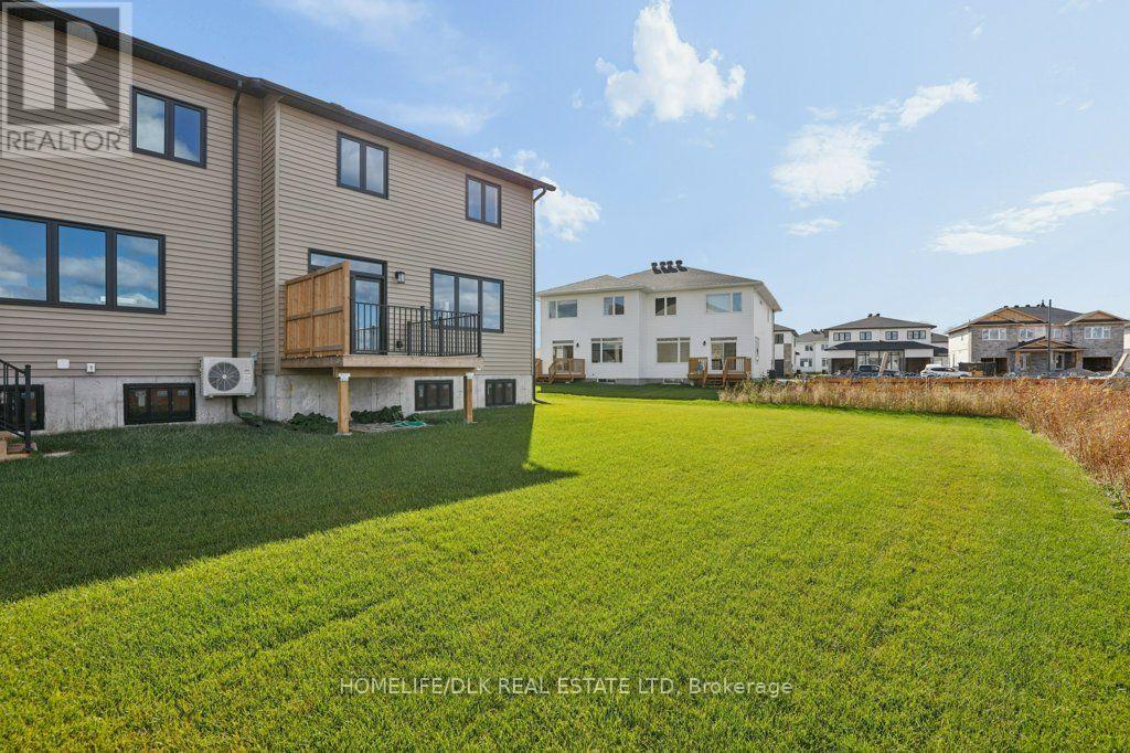 1013 Dobbie Street — photo 30