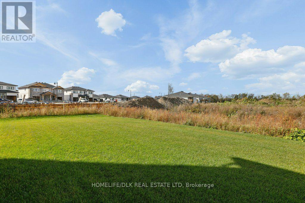 1013 Dobbie Street — photo 31