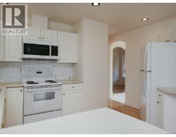 Kitchen - 77 530 Marsett Pl, Saanich, BC V8Z7J2 Photo 10