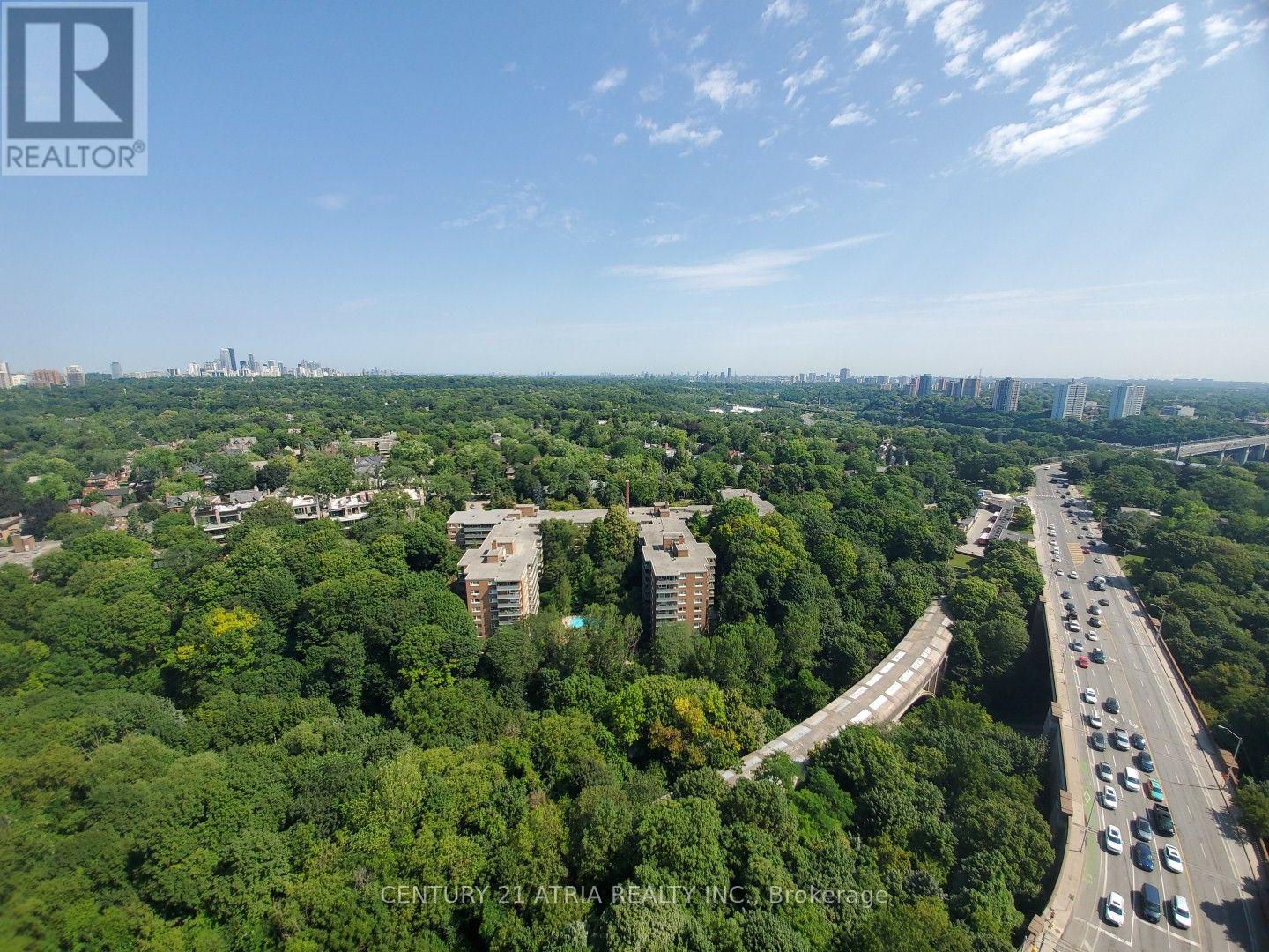 585 Bloor Street East — photo 16