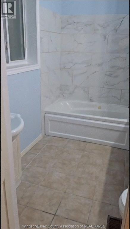 3272 Peter Street — photo 11