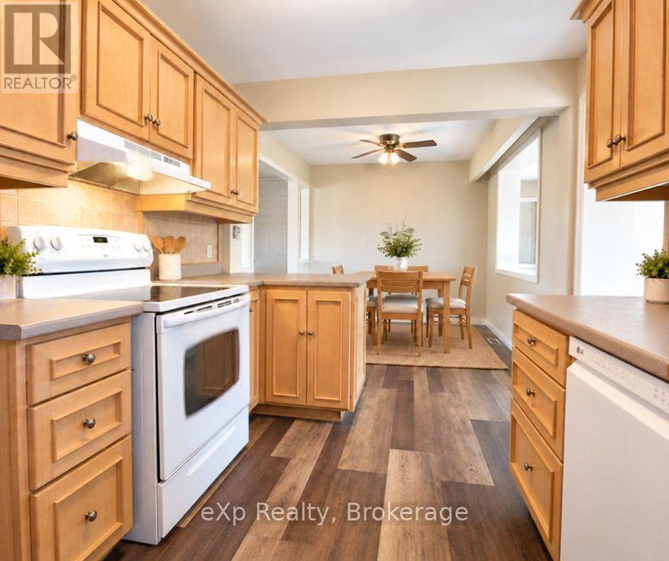 165 Victoria Street West — photo 11