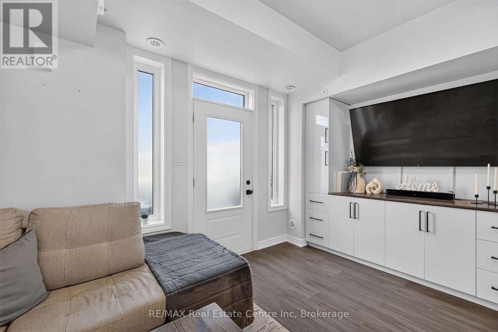 279 Law Drive — photo 10