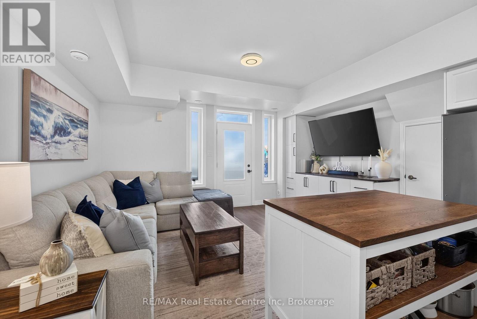 279 Law Drive — photo 3