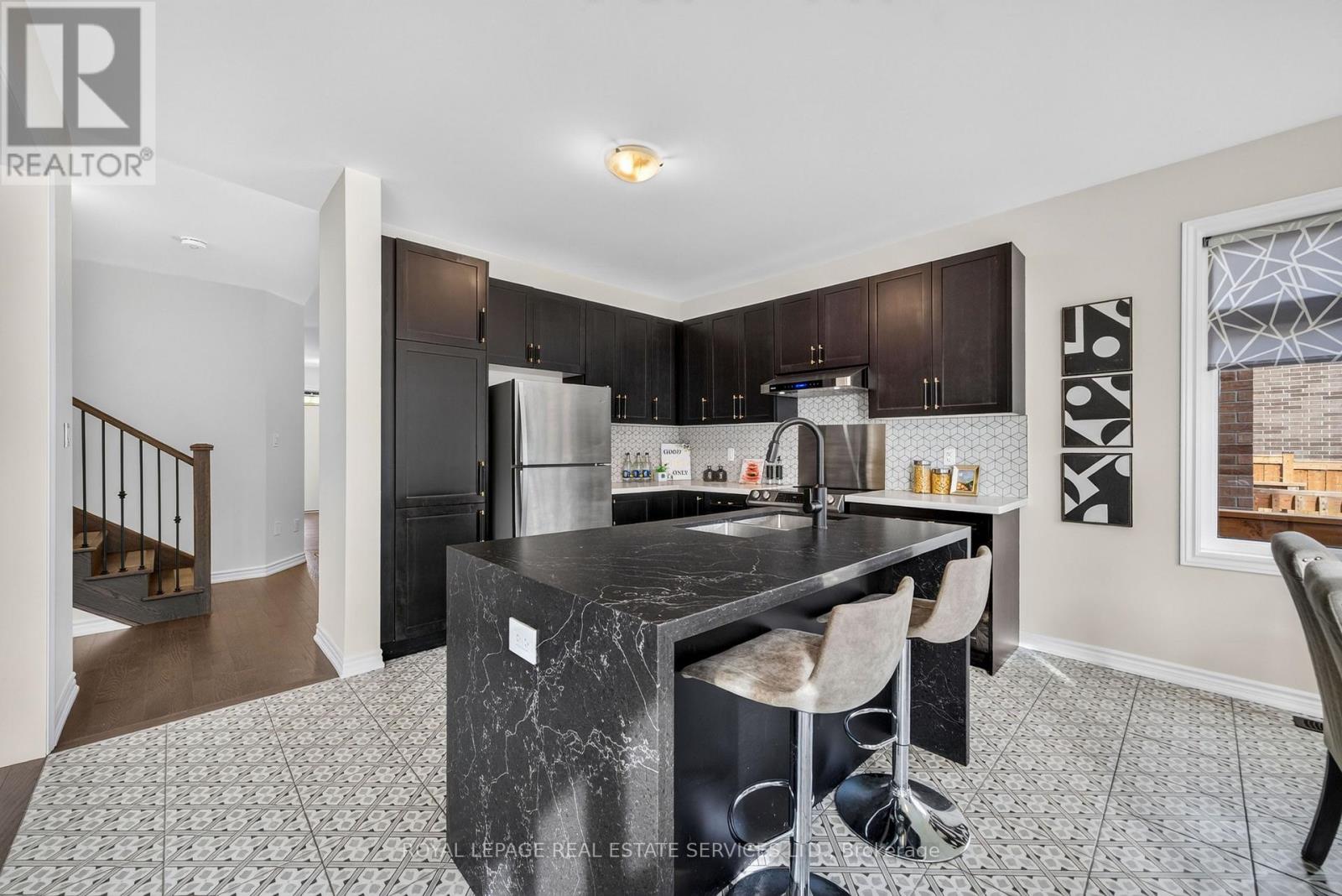 25 Garrett Styles Drive, Georgina, ON photo 19