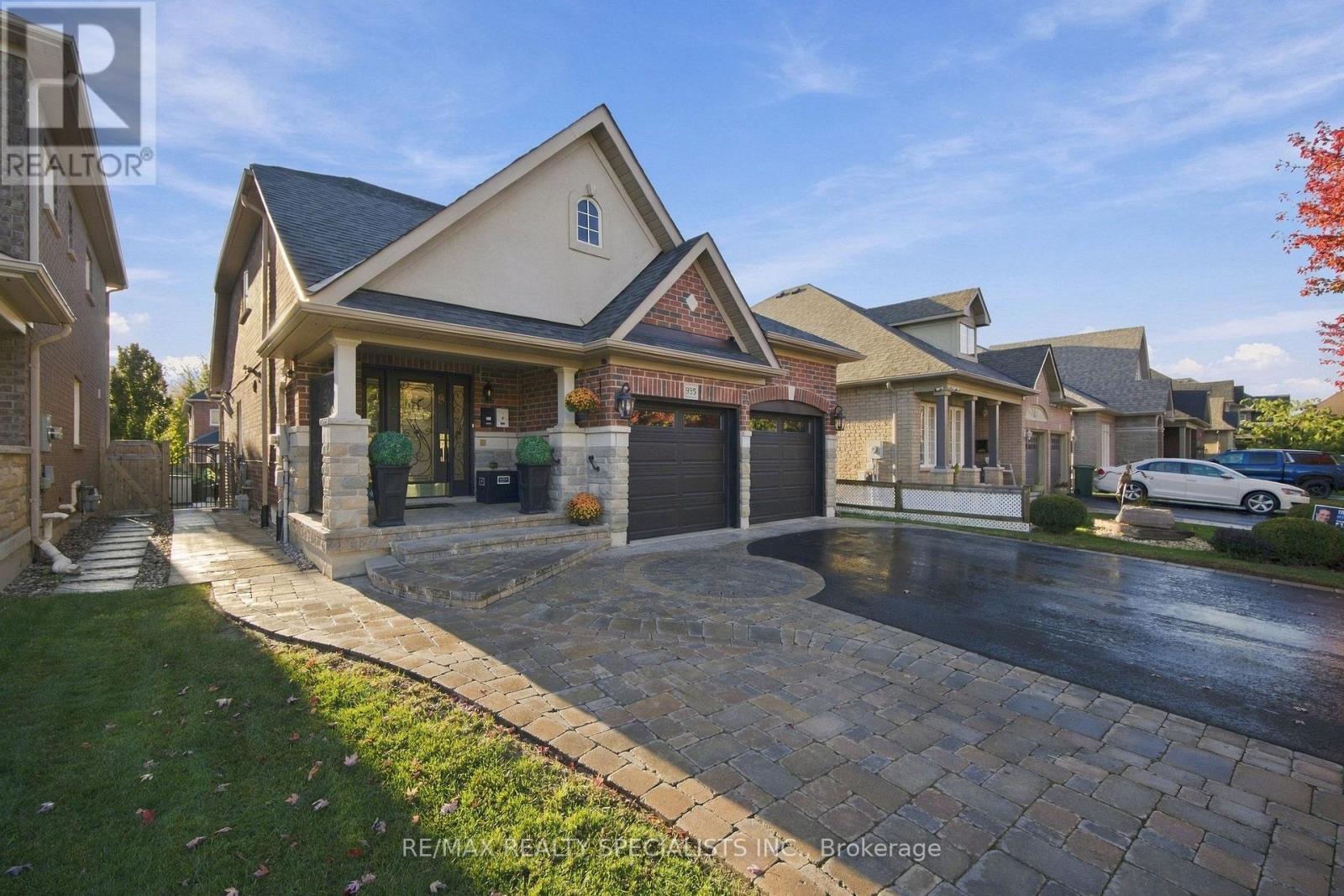 935 Barbados Street, Oshawa, ON photo 2