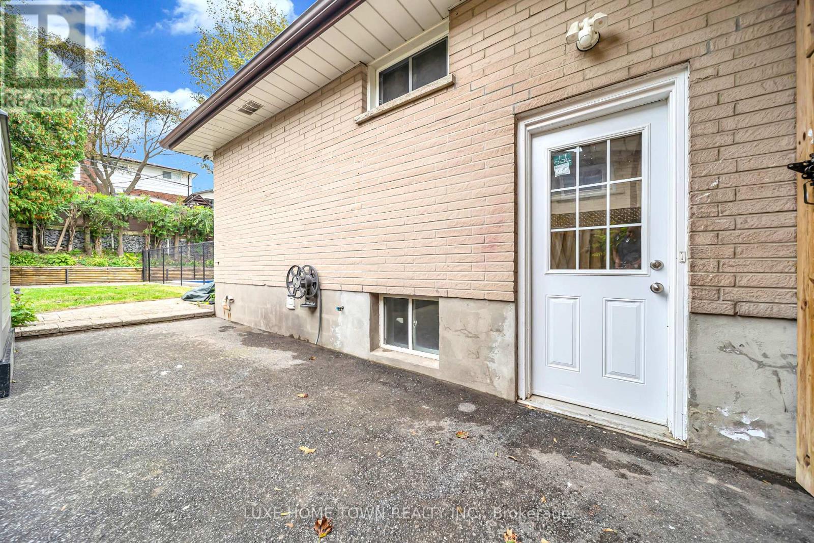 61 Keewatin Street South, Oshawa, ON photo 42