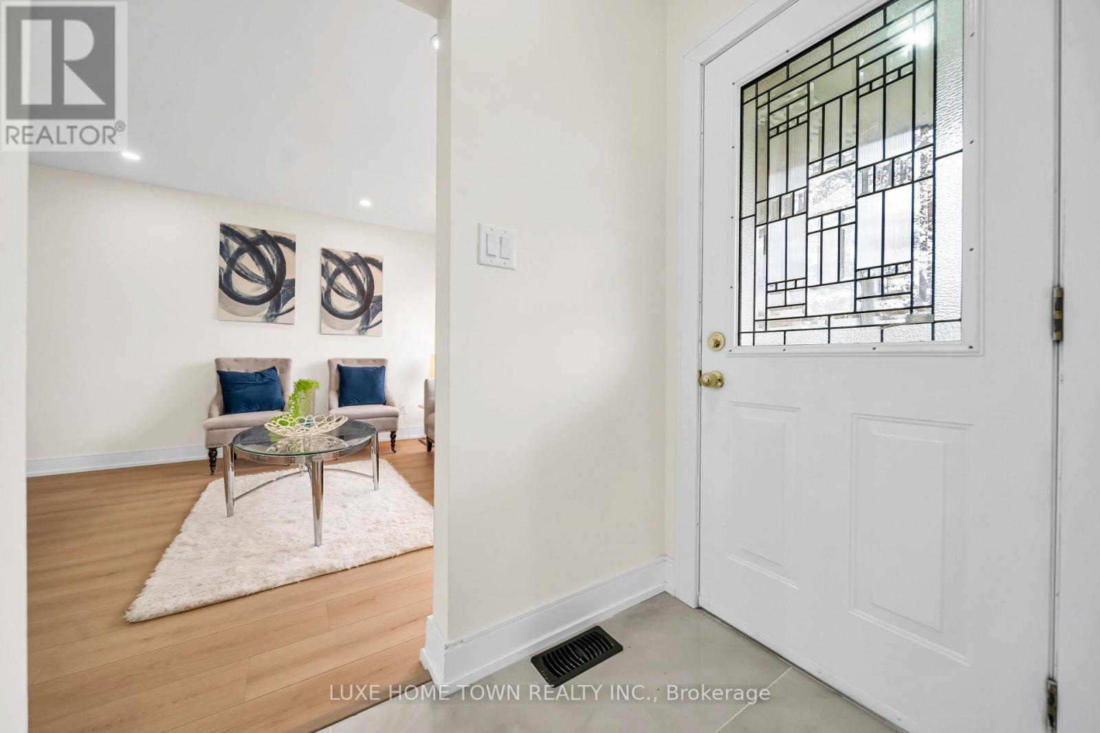 61 Keewatin Street South, Oshawa, ON photo 7