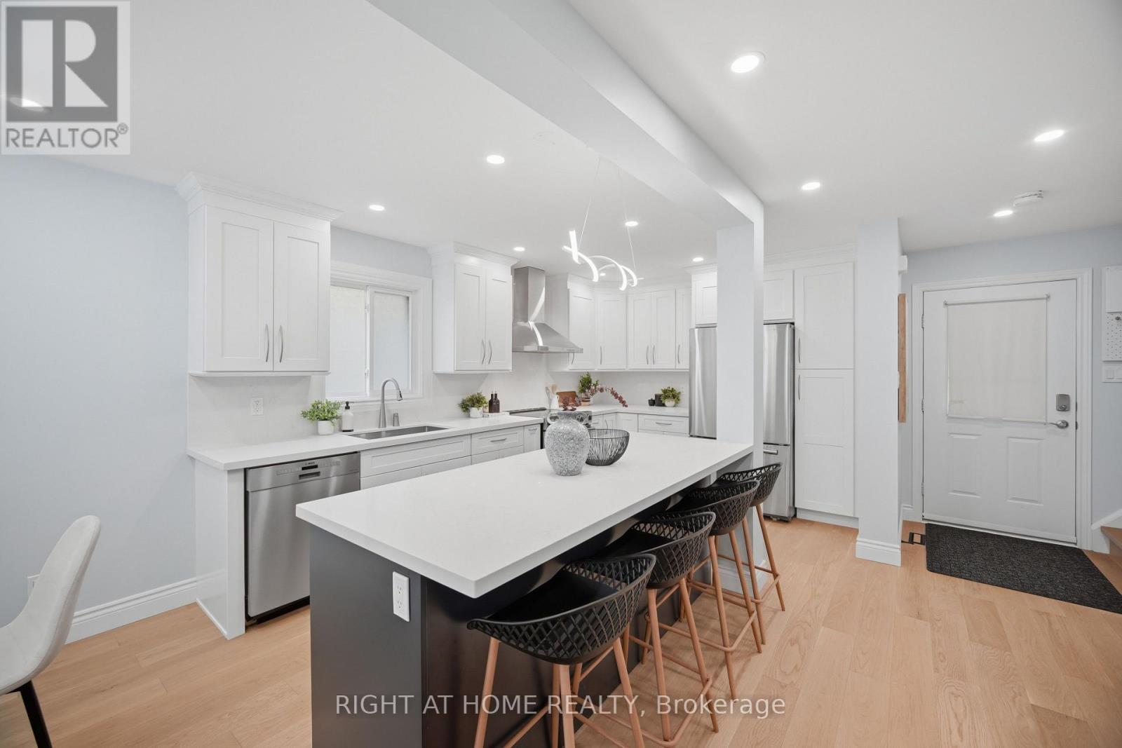 21 Dobson Drive, Ajax, ON photo 5