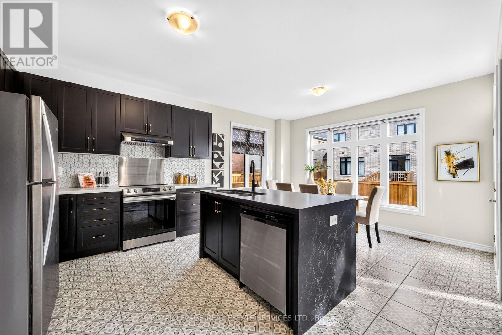 25 Garrett Styles Drive, Georgina, ON photo 18