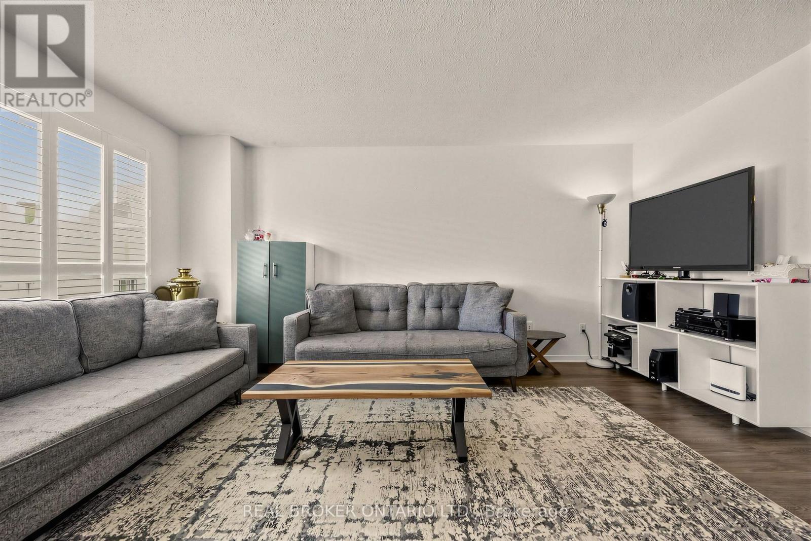 26 WHITE BOULEVARD - 10