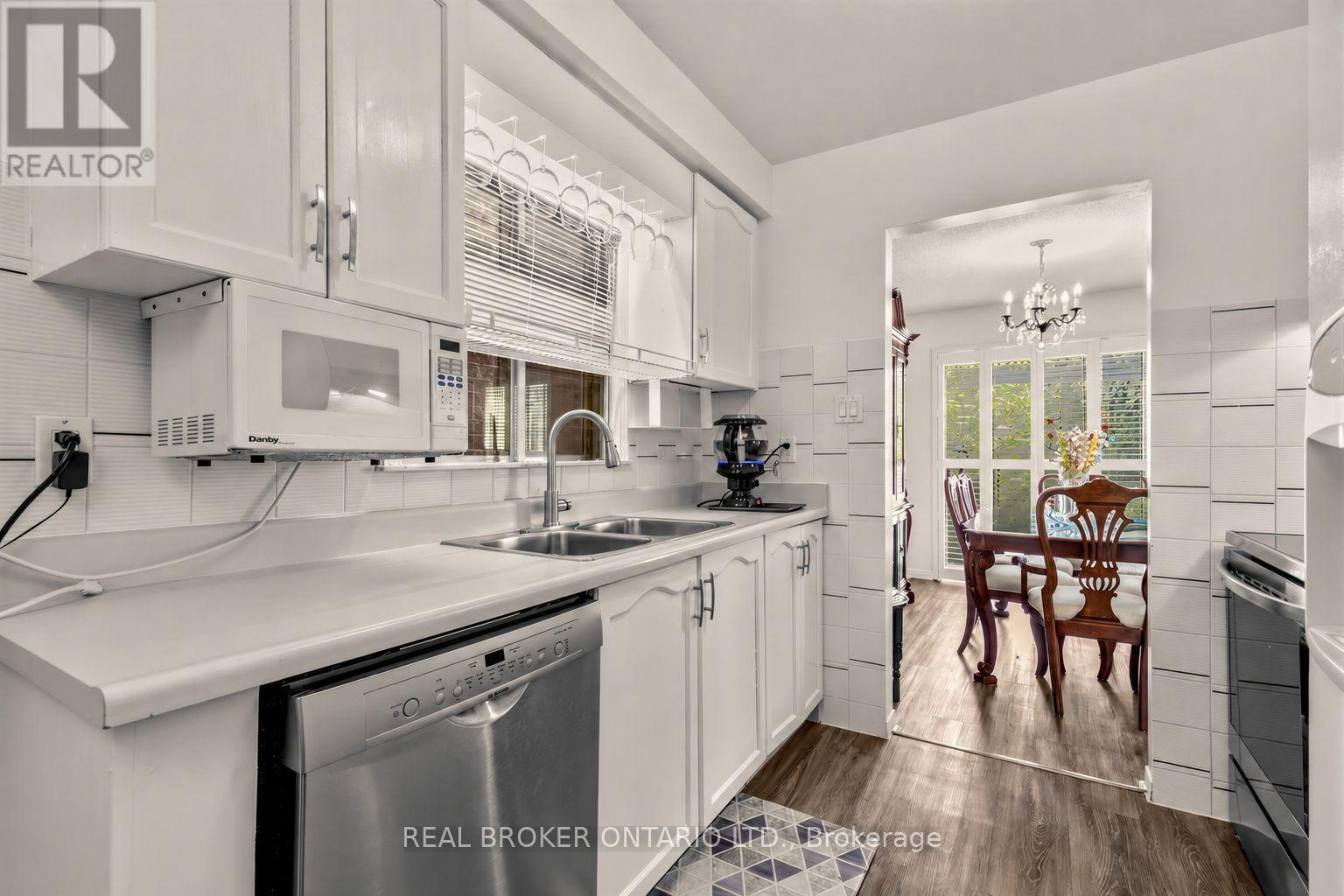 26 White Boulevard, Vaughan, ON photo 13