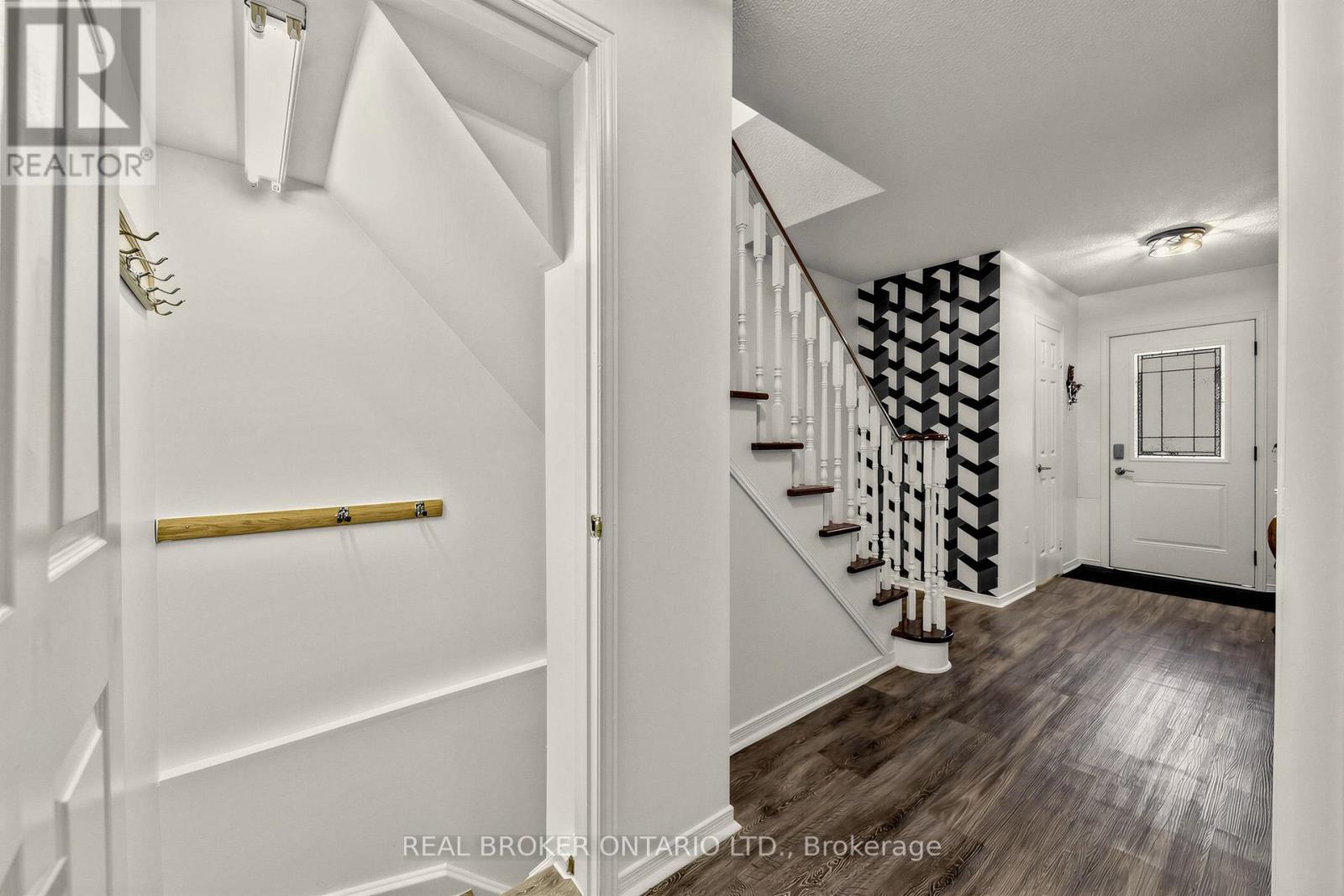 26 WHITE BOULEVARD - 17