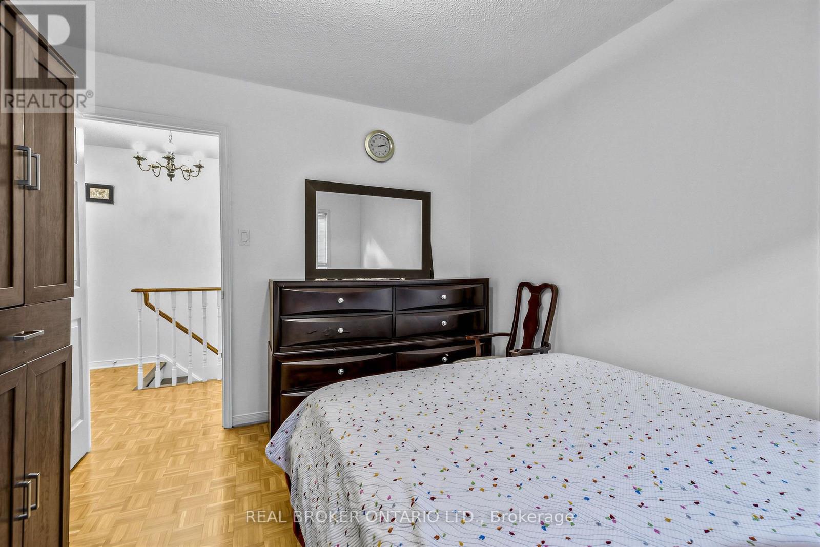 26 WHITE BOULEVARD - 23