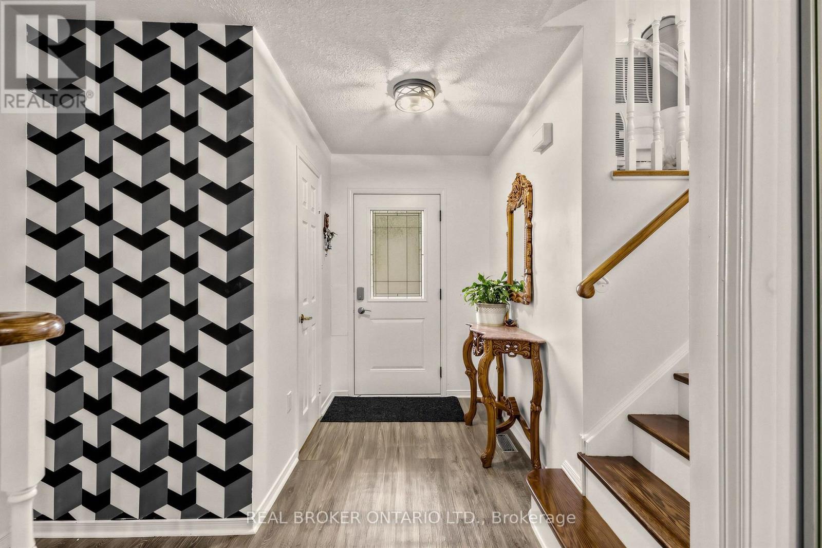 26 WHITE BOULEVARD - 3