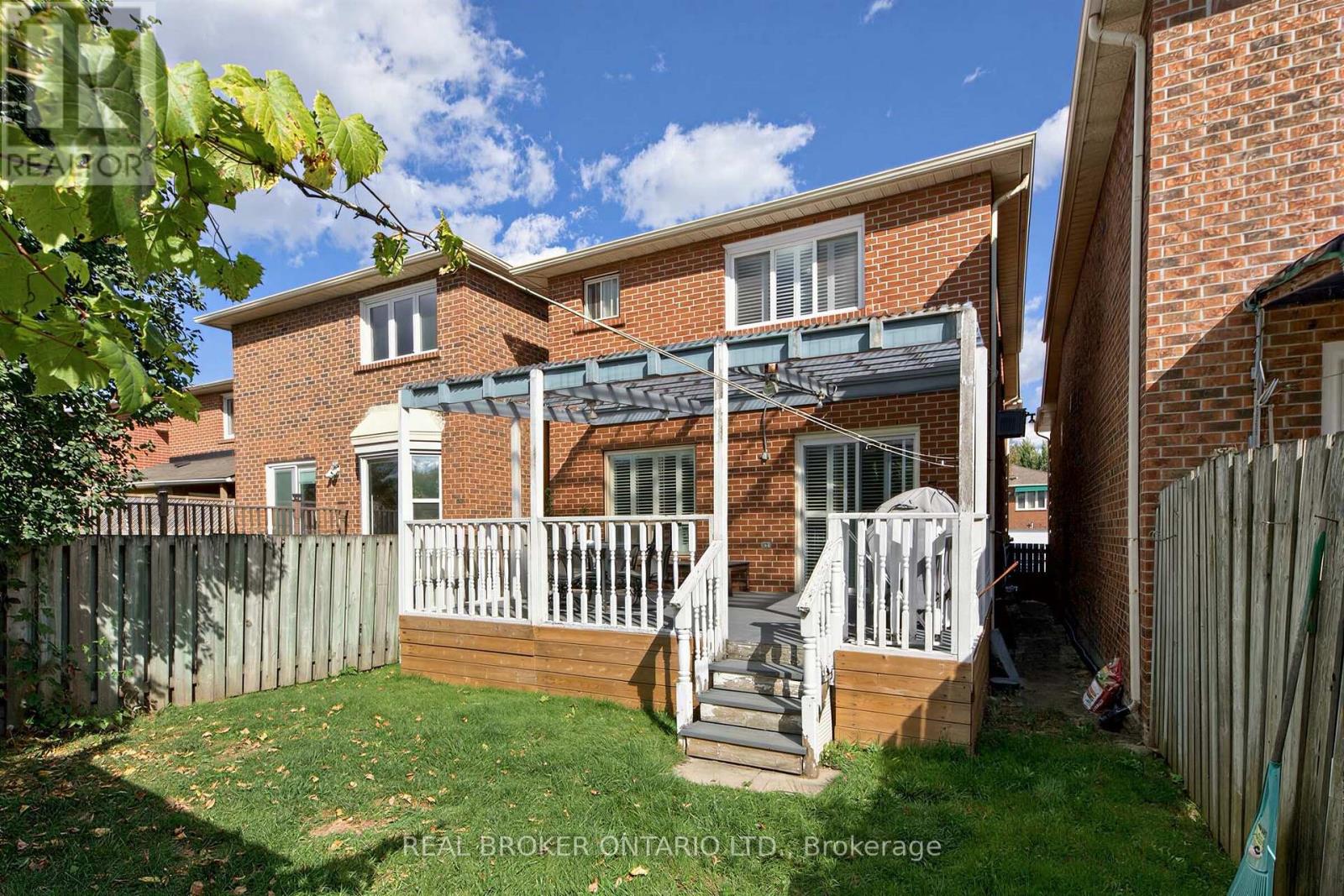 26 WHITE BOULEVARD - 35