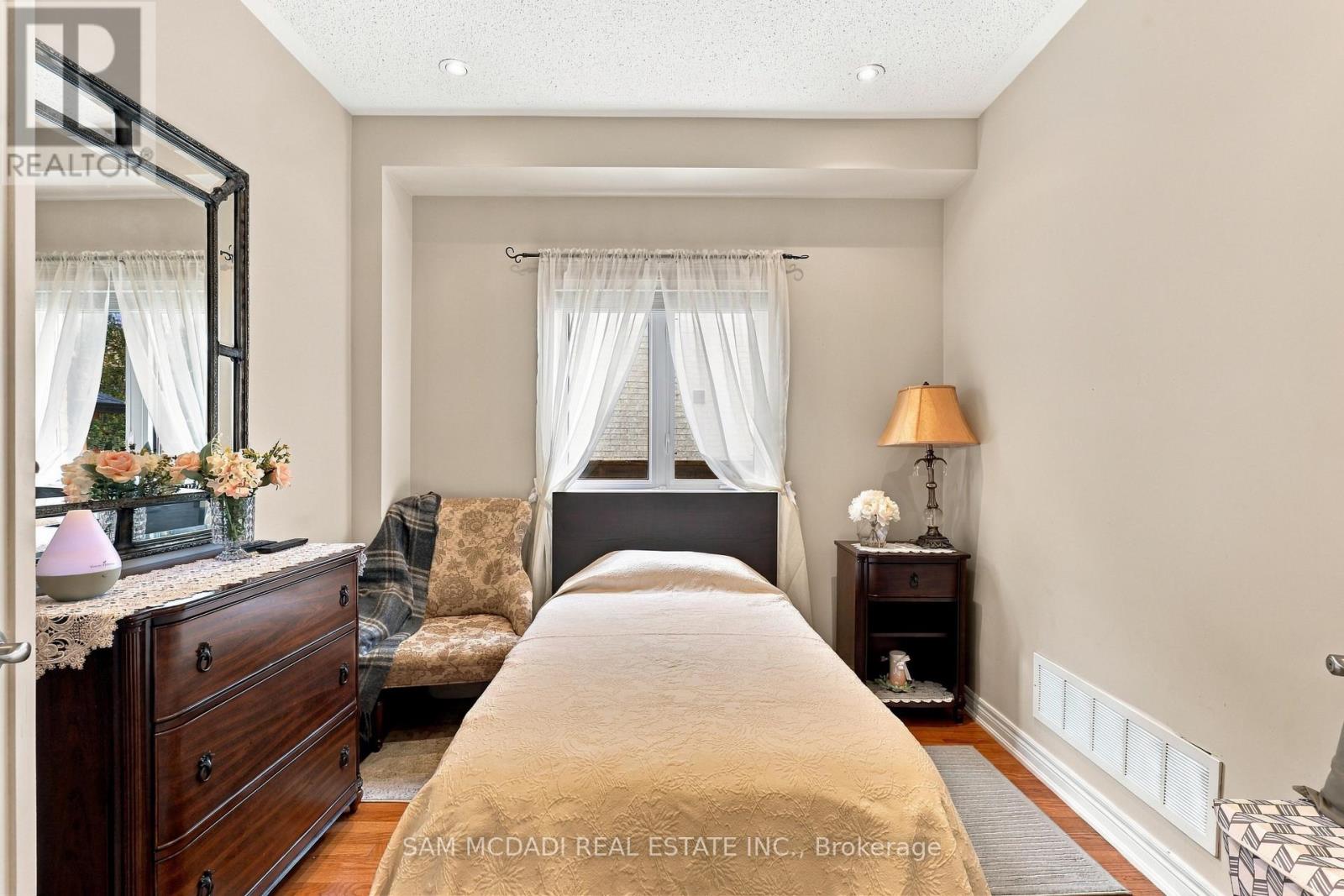 35 Tiana Court, Vaughan, ON photo 15