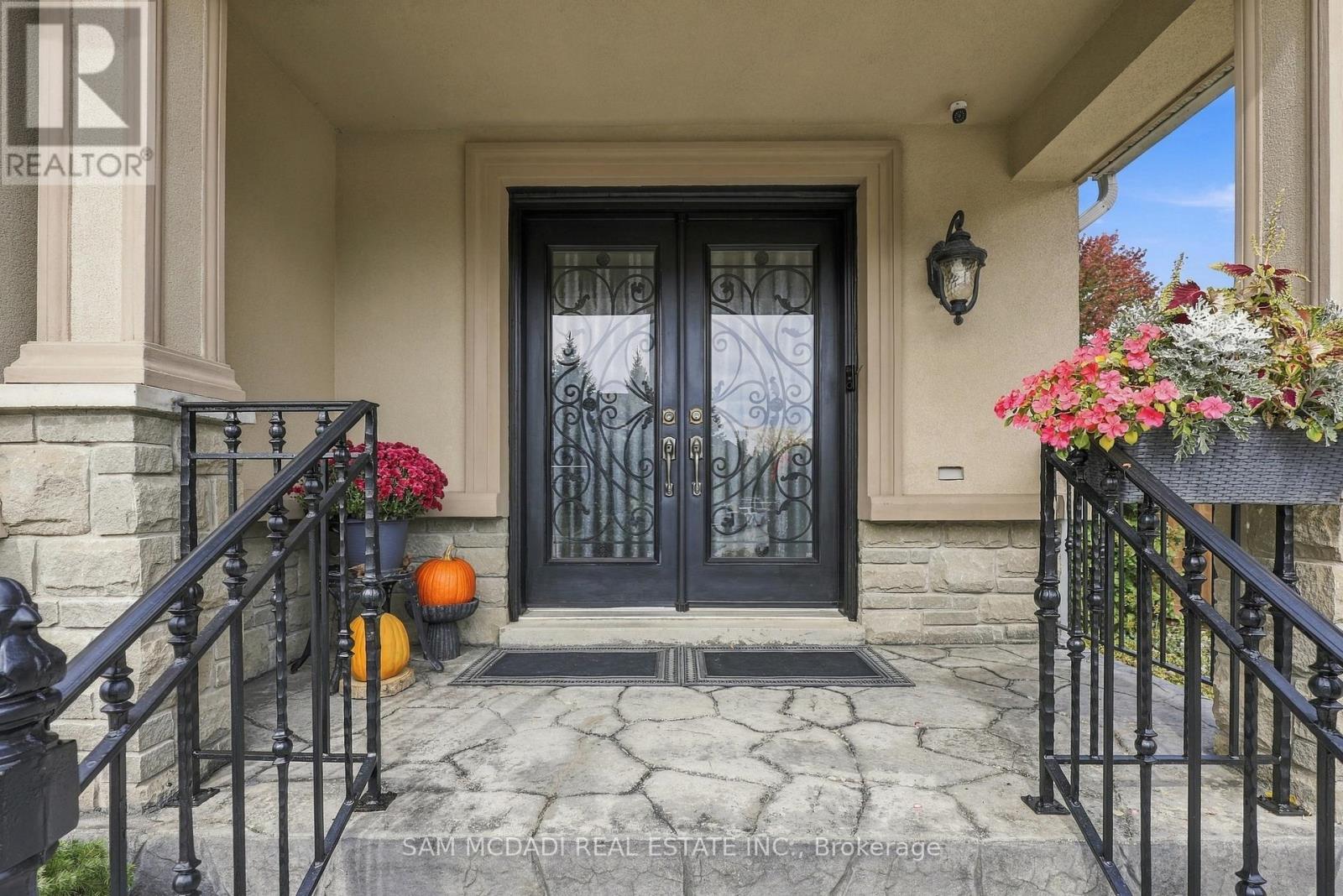 35 Tiana Court, Vaughan, ON photo 2