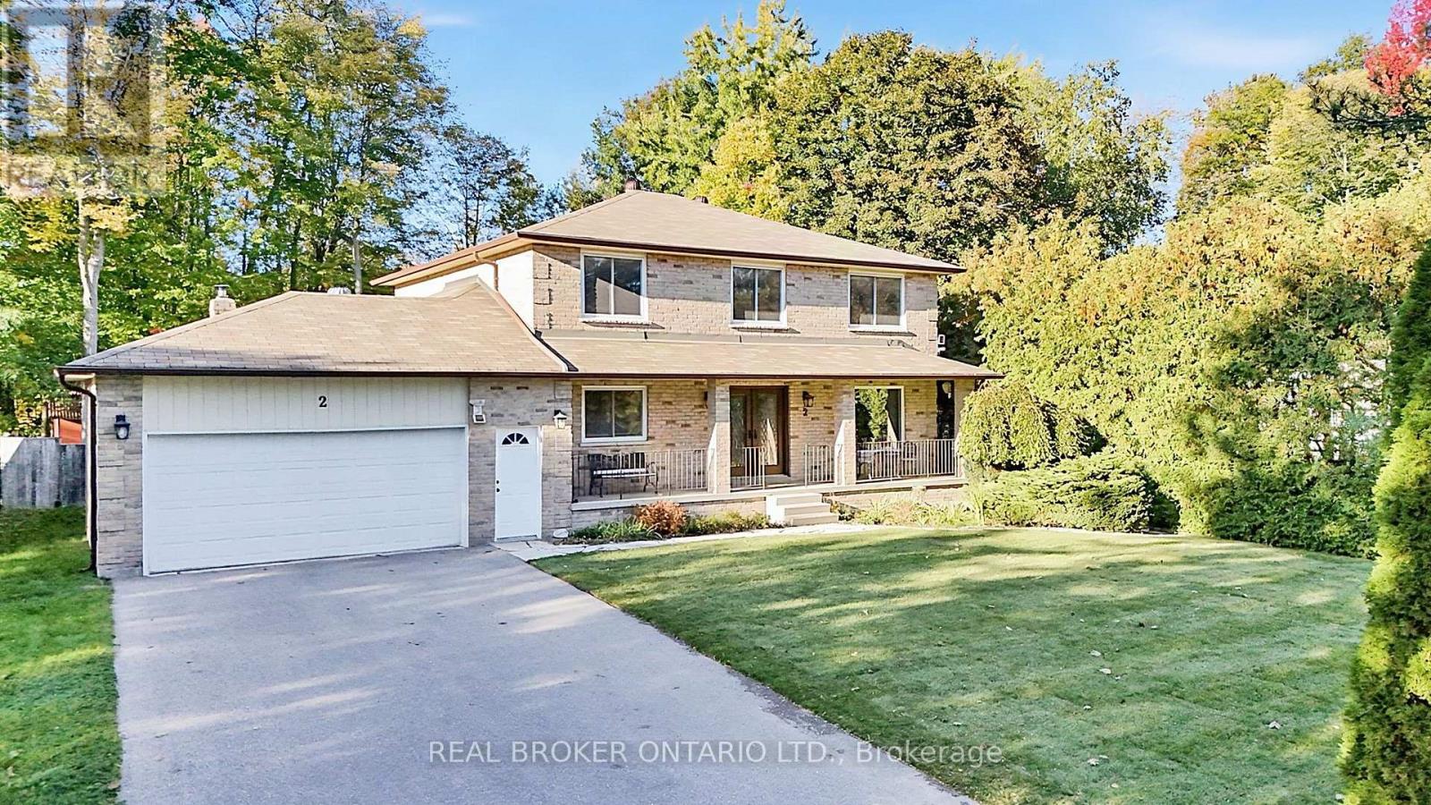 2 Amberglen Court, East Gwillimbury, ON photo 1