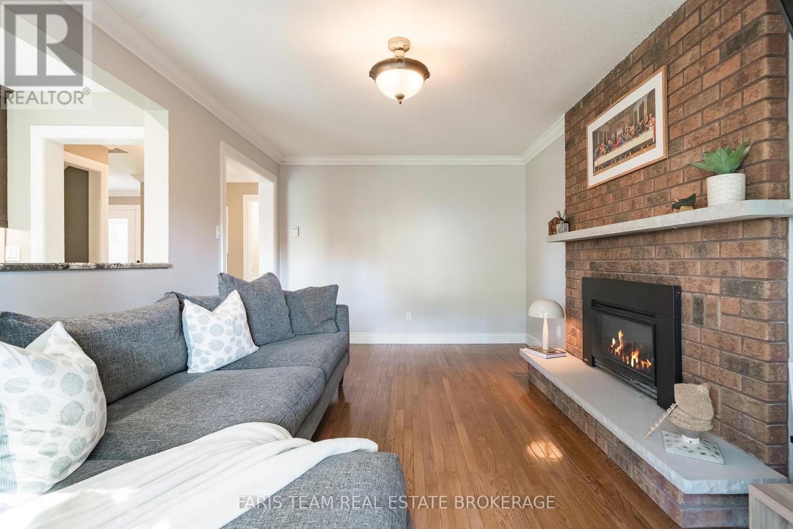 61 OAKRIDGE DRIVE - 10