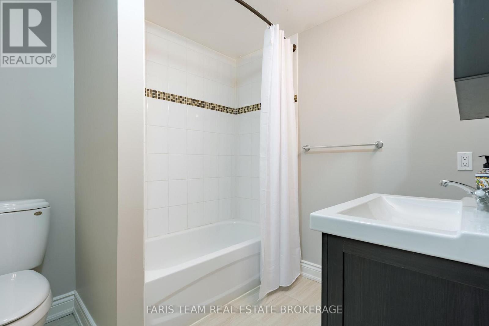61 Oakridge Drive, Barrie, ON photo 22
