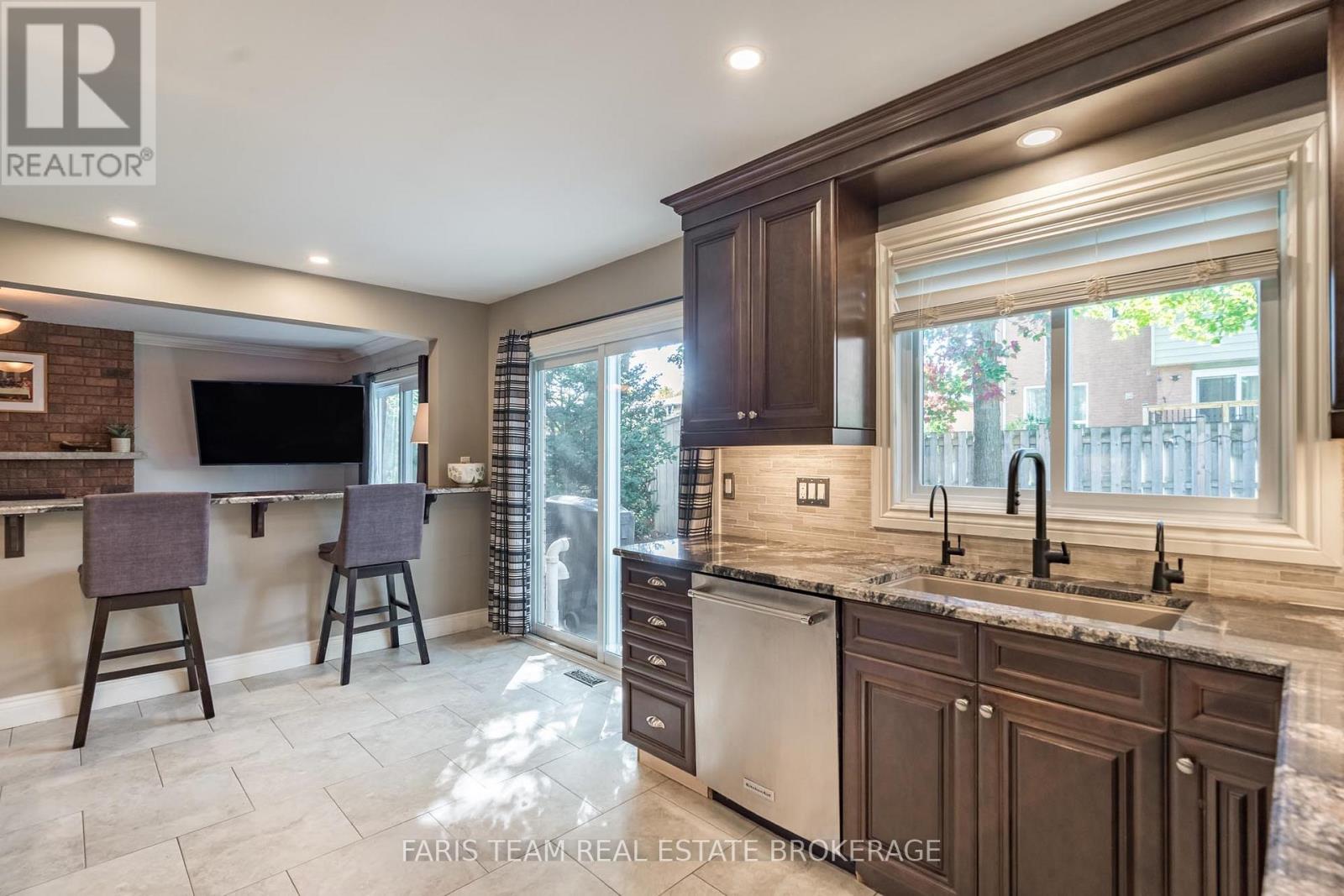 61 Oakridge Drive, Barrie, ON photo 5