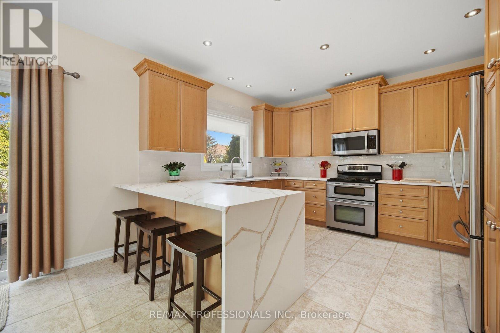 13 Dokkum Crescent, Brampton, ON photo 15