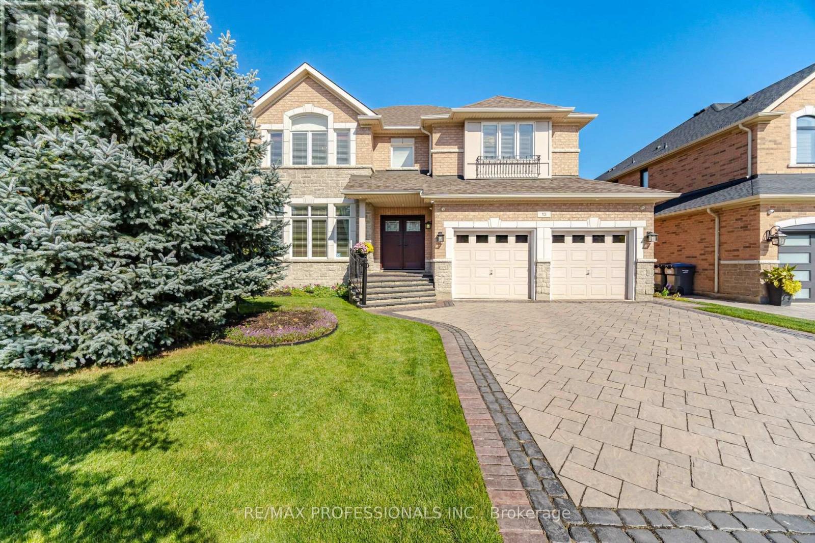 13 Dokkum Crescent, Brampton, ON photo 2