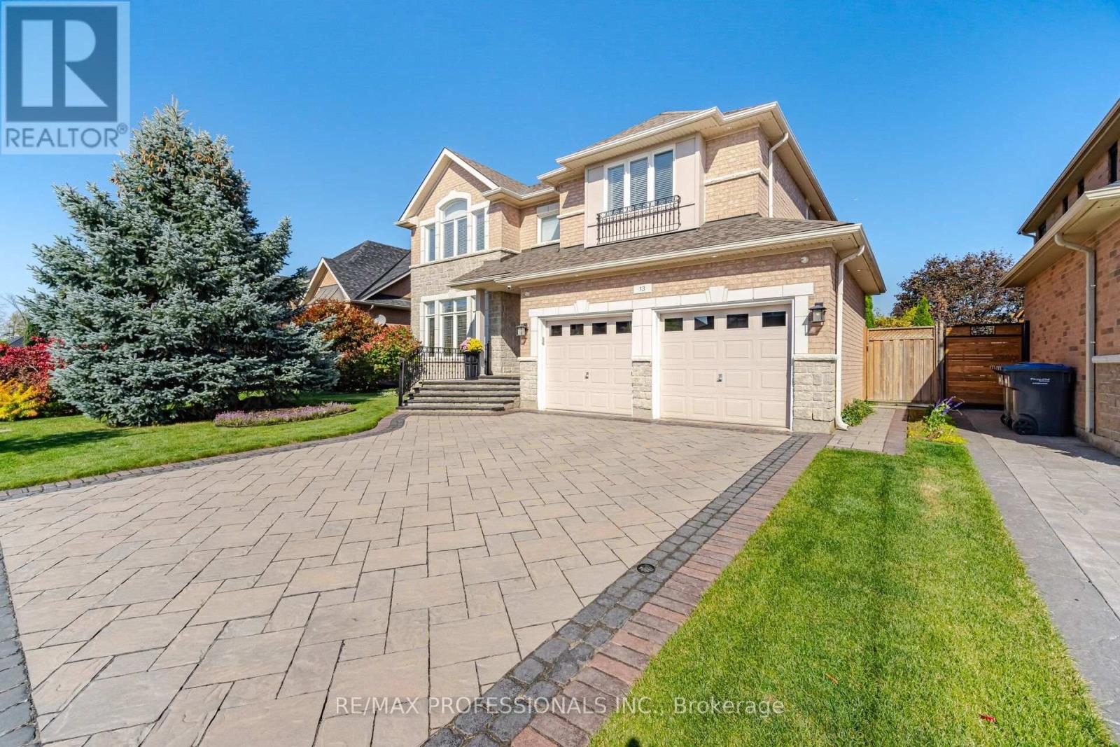 13 Dokkum Crescent, Brampton, ON photo 3