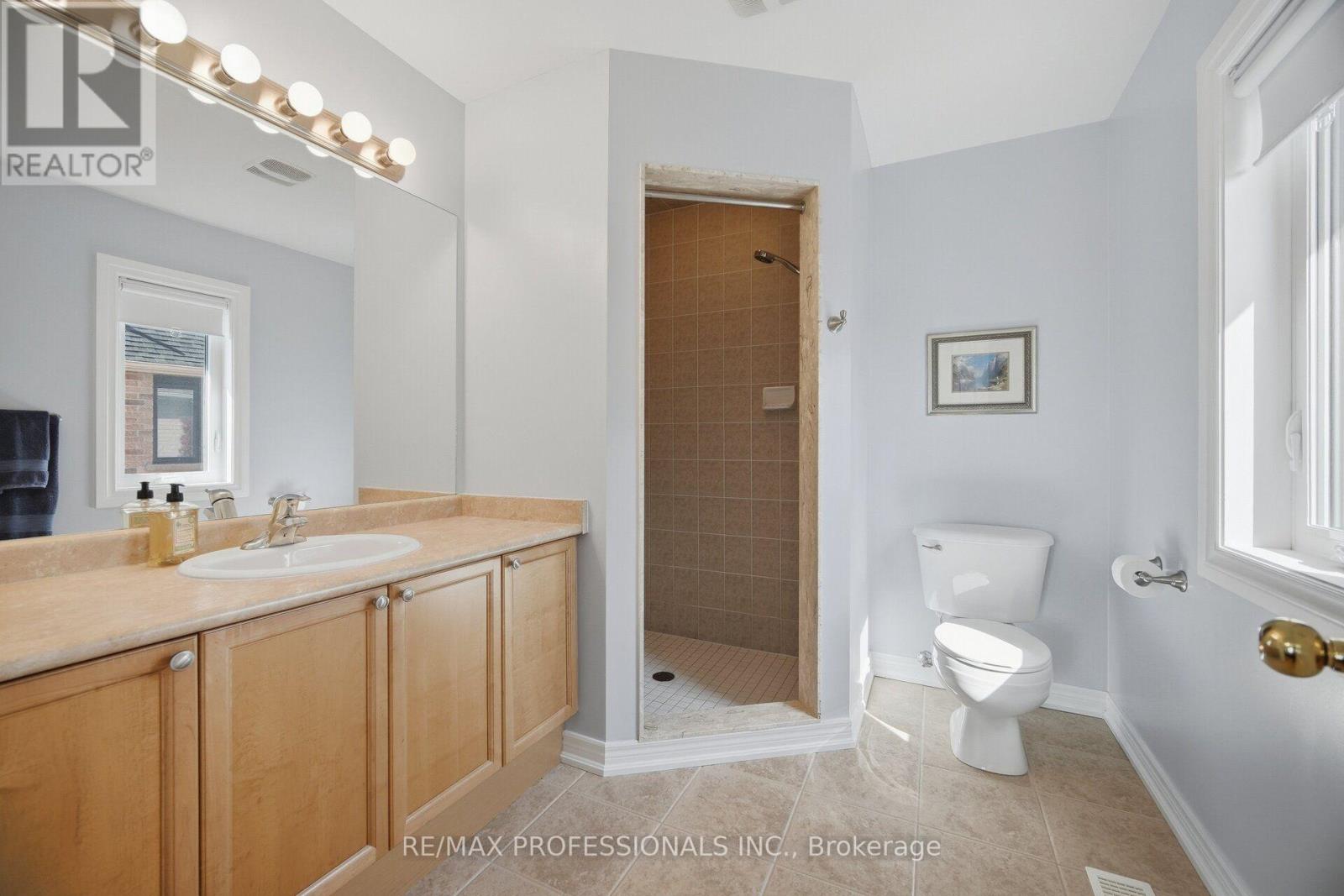 13 Dokkum Crescent, Brampton, ON photo 38