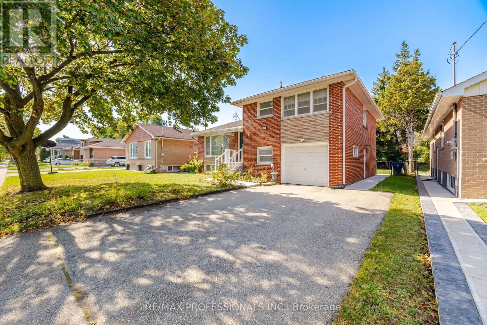75 Sabrina Drive, Toronto, ON photo 3