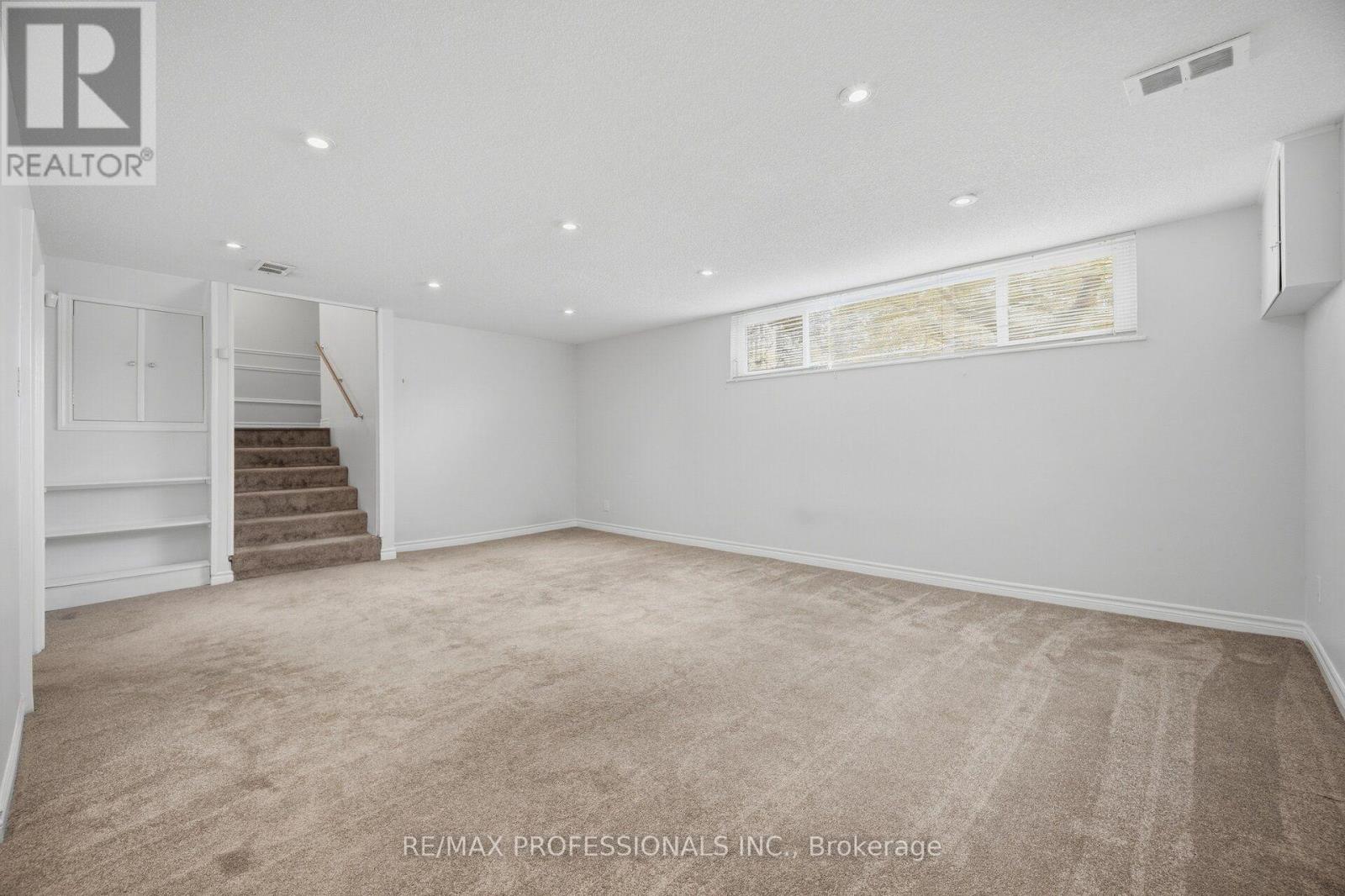 75 SABRINA DRIVE - 36