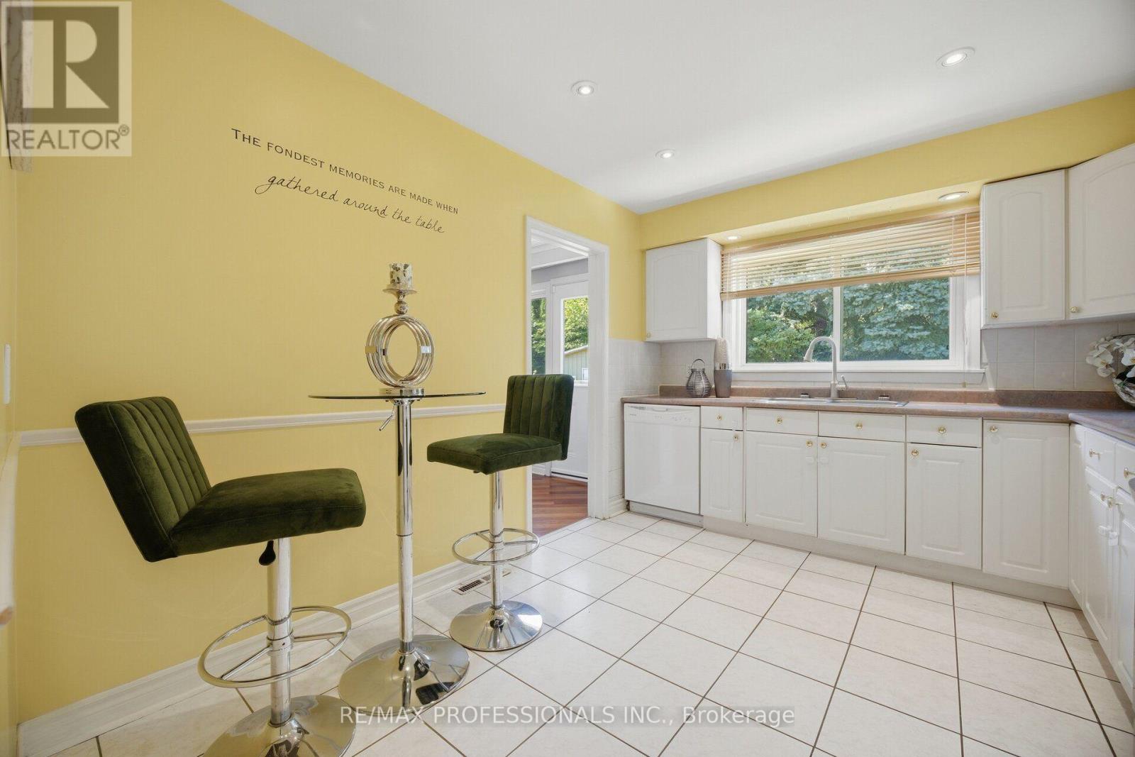 75 Sabrina Drive, Toronto, ON photo 8