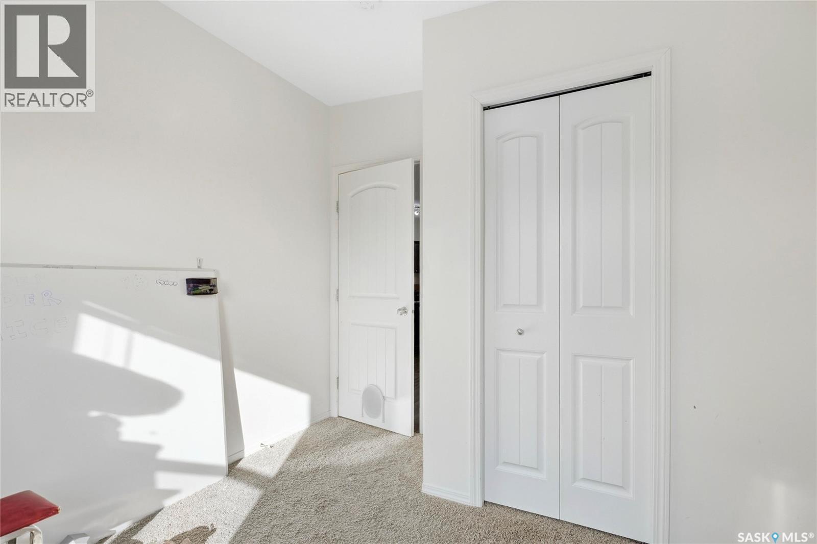 183 CHATEAU CRESCENT, Pilot Butte — photo 16
