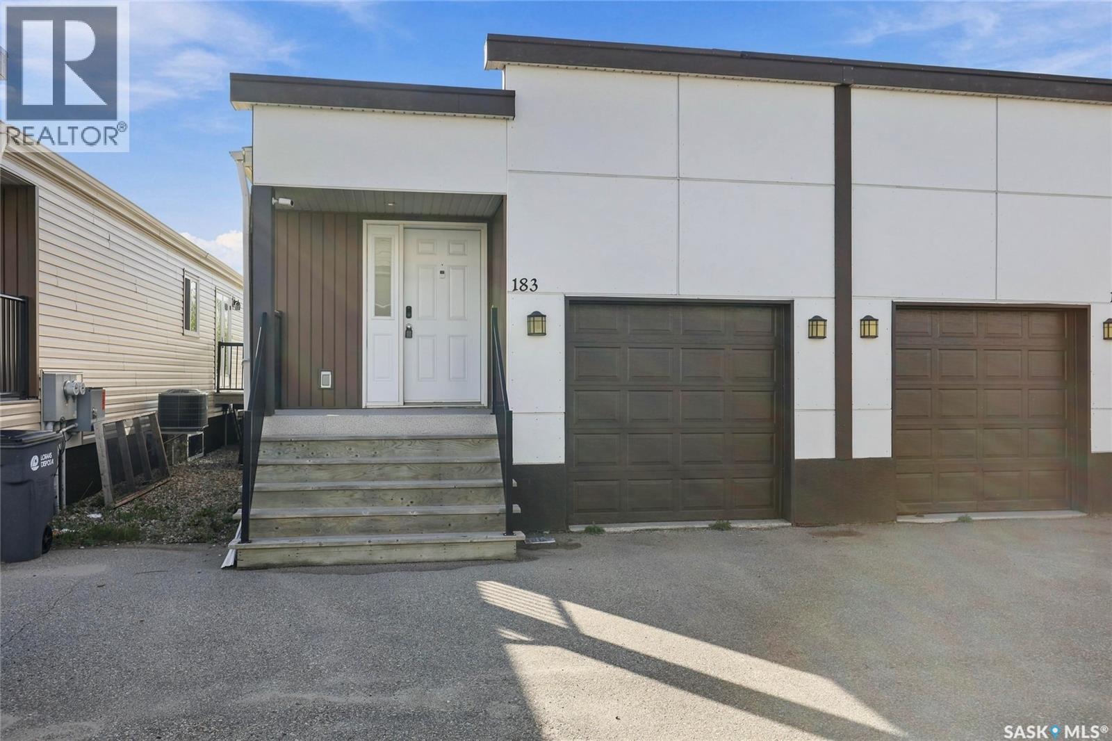183 CHATEAU CRESCENT, Pilot Butte — photo 2