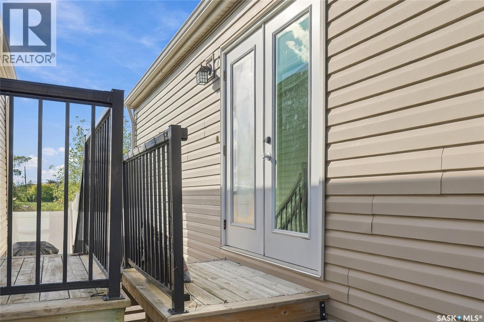 #183 CHATEAU CRESCENT - 24